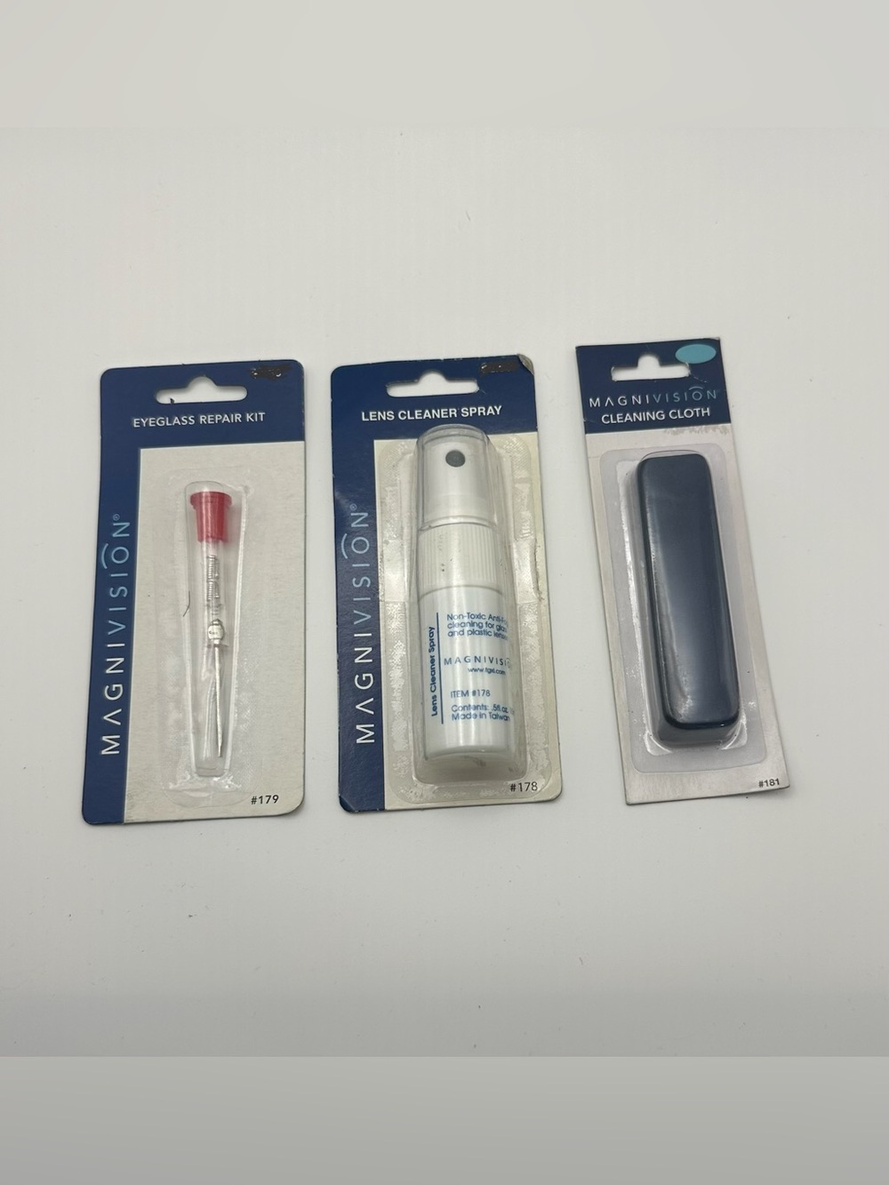 Lens Cleaner Spray & Accessories Kit - White and Blue
G1002